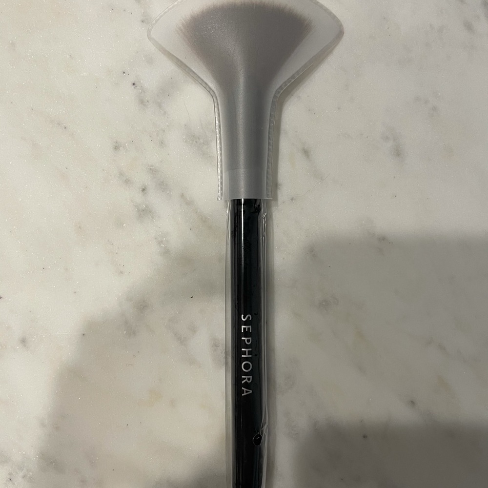 Sephora collection fan brush